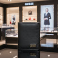Cartera Guess Hombre — Billfold Negro Piel con Logo Metálico Dorado