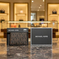 Cartera Michael Kors Hombre — Slim Billfold Monograma MK Café