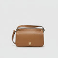 Tommy Hilfiger Crossbody Flap Bag — Piel Pebbled Café Cognac Monograma TH Dorado