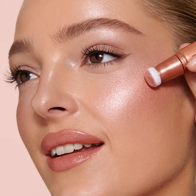 Iluminador Líquido Beauty Light Wand | Charlotte Tilbury® Tono Peachgasm, Glow Natural y Radiante
