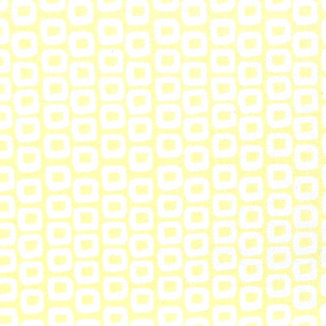 1/2 metro de Mini Cuadritos blancos sobre amarillo pastel Alfabeto Adorable Benartex