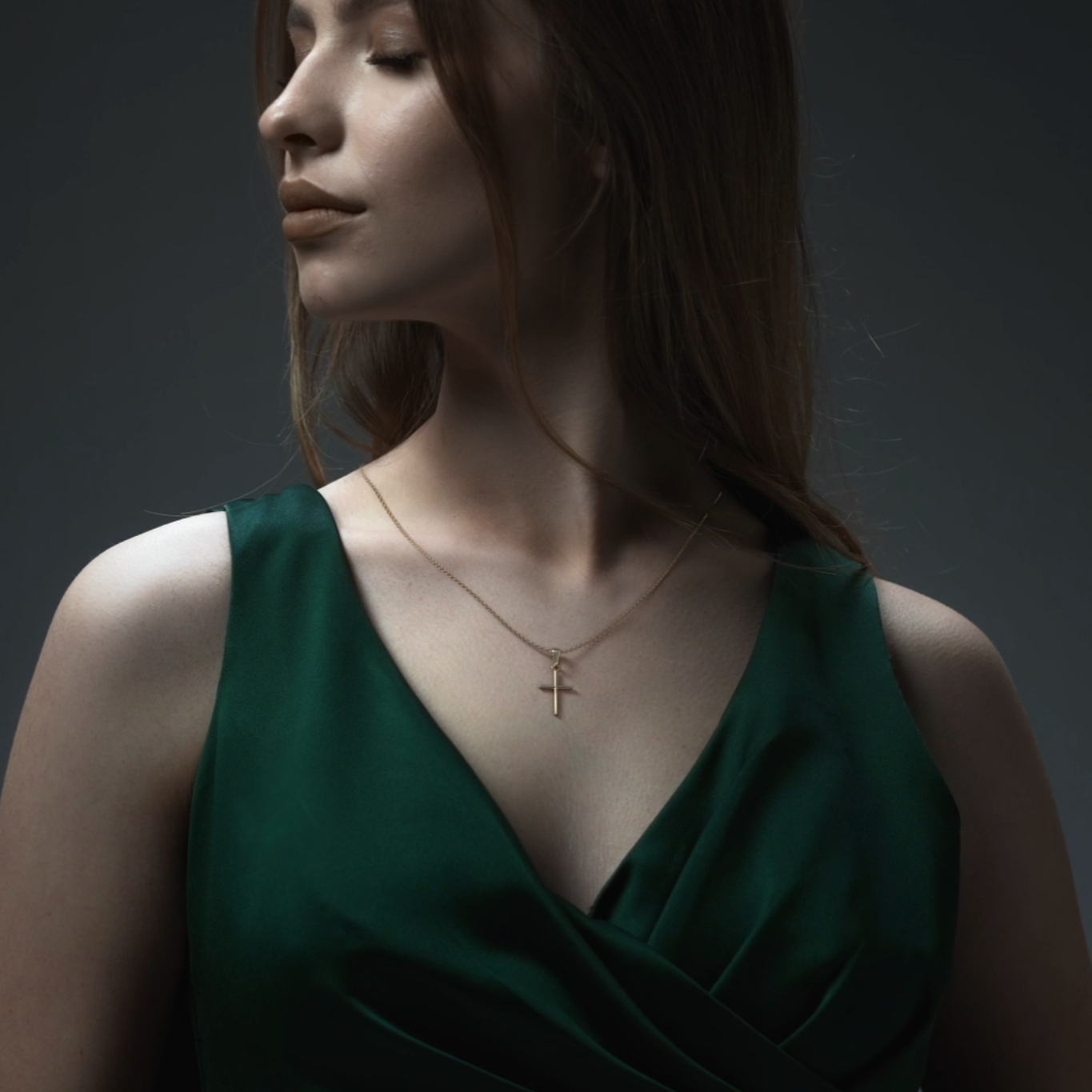 Collar De Cruz De Tubo De Oro De 10k