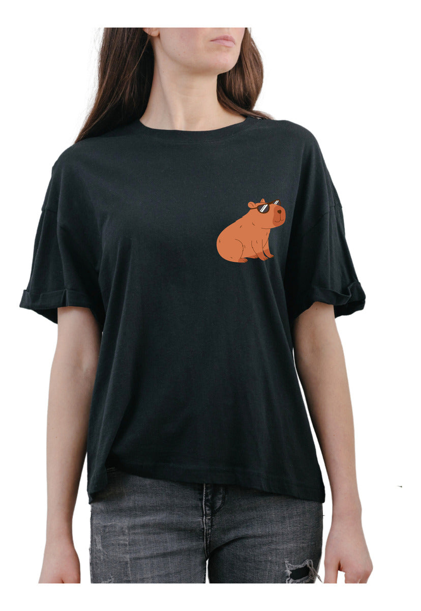 Playera Negra Mujer – Capibara con Lentes Cool | Minimalismo Urbano