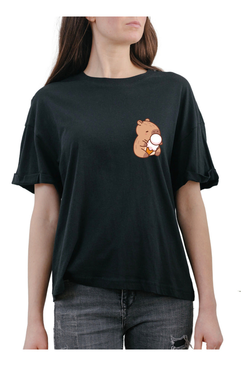 Playera Negra Mujer – Capibara con Helado | Diseño Divertido Minimalista