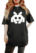 Playera Negra Mujer – Marciano Pixel Art Minimalista | Minimalismo Urbano