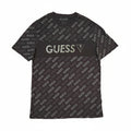 Playera Cuello Redondo Guess Hombre — Negro Allover Logo Banda Central Talla M