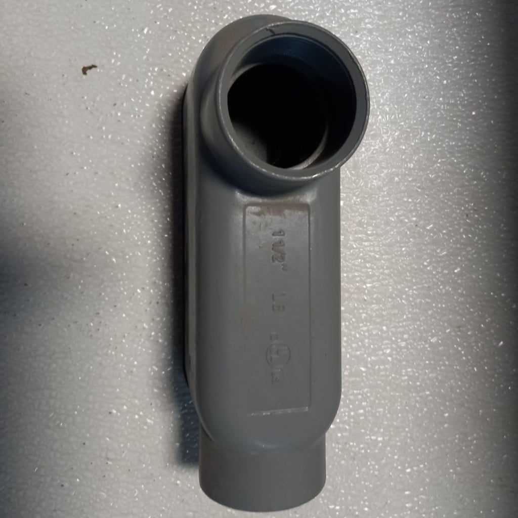 Cuerpo Condulet Tipo LB de PVC Rígido 1-1/2" Gris