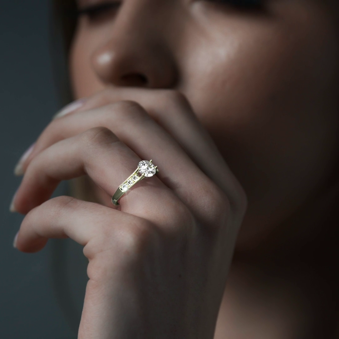 Anillo De Compromiso De Oro 10k Con Piedras Zirconia