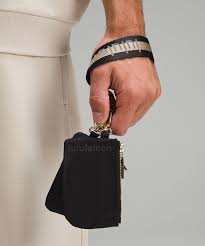 LULULEMON DUAL POUCH WRISTLET BLACK/GOLD