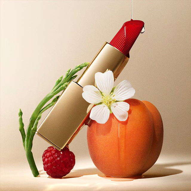 Labial Pure Color Envy Creme | Estée Lauder® Tono 697 Renegade, Rojo Intenso y Lujosamente Atemporal