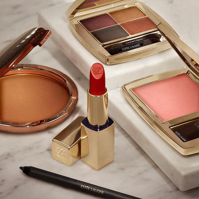 Labial Pure Color Envy Creme | Estée Lauder® Tono 697 Renegade, Rojo Intenso y Lujosamente Atemporal