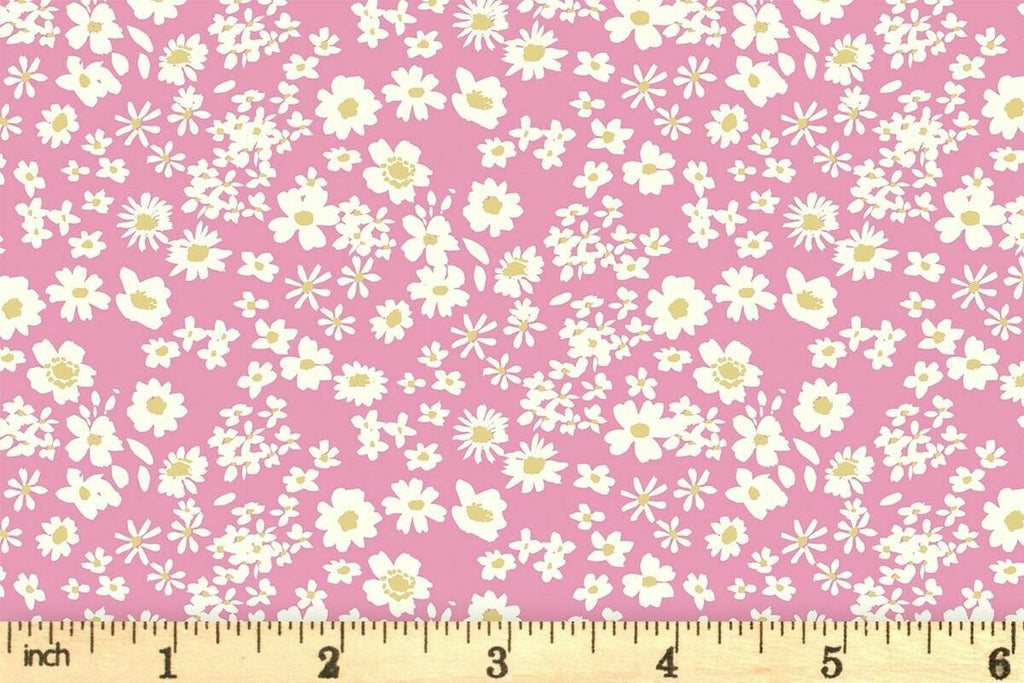 1/2 metro de Mini Margaritas blancas sobre rosa Flores Lewis & Irene