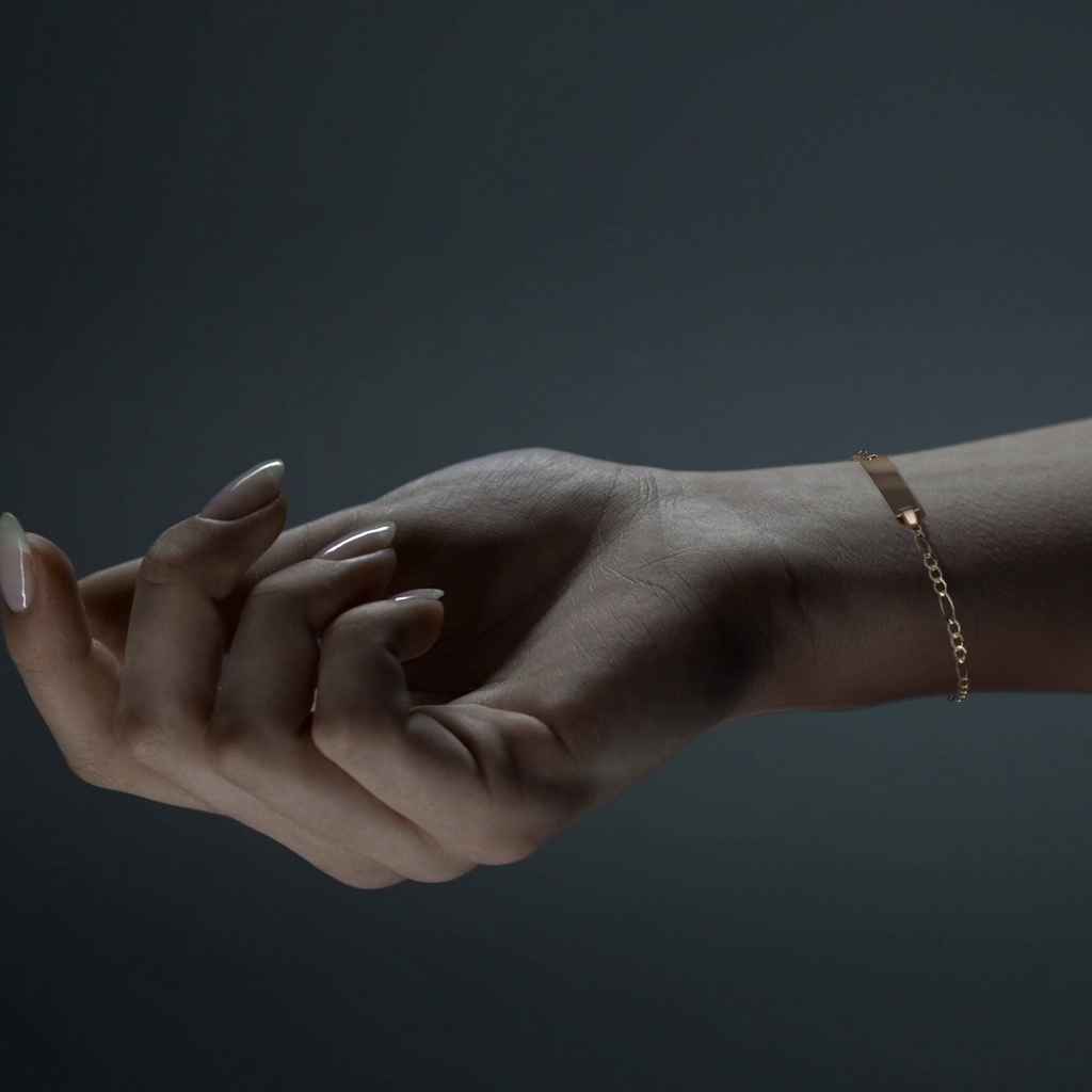 Pulsera Esclava de Oro 10K Estilo Fígaro 3x1 con Placa | Joyería Italiana