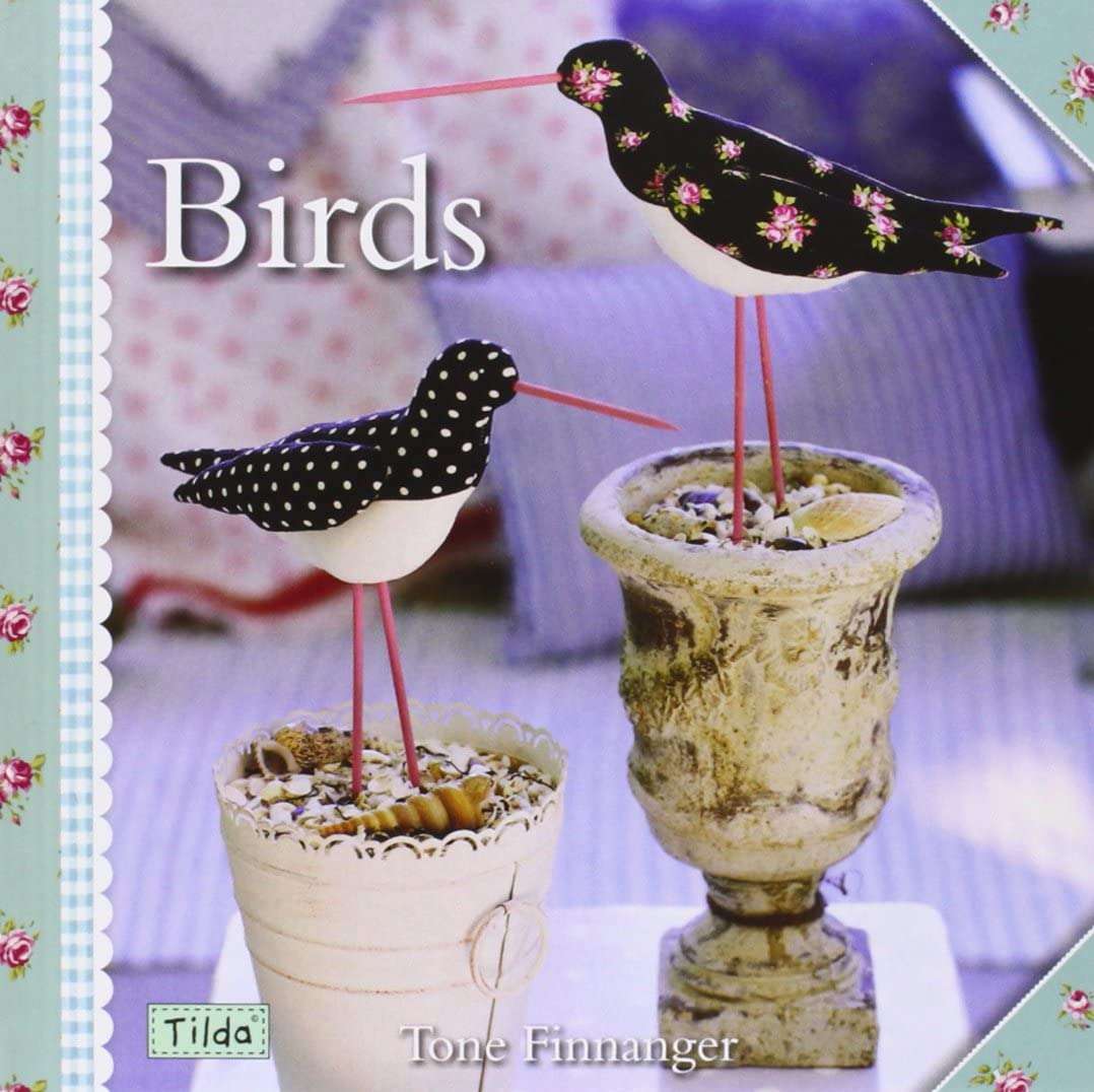 Cuatro libros La Colección de Personajes de Tilda (conejos, ángeles, muñecas y pájaros) en caja de cartón